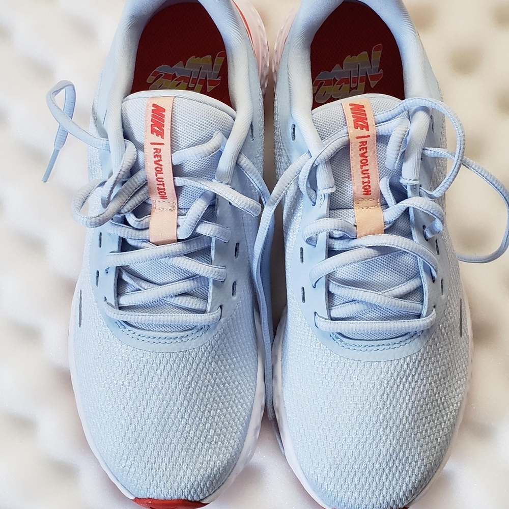 Nike Revolution 5